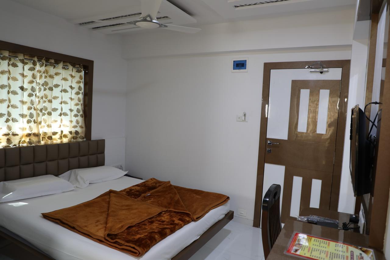Hotel Pearl Navi Mumbai Exterior foto